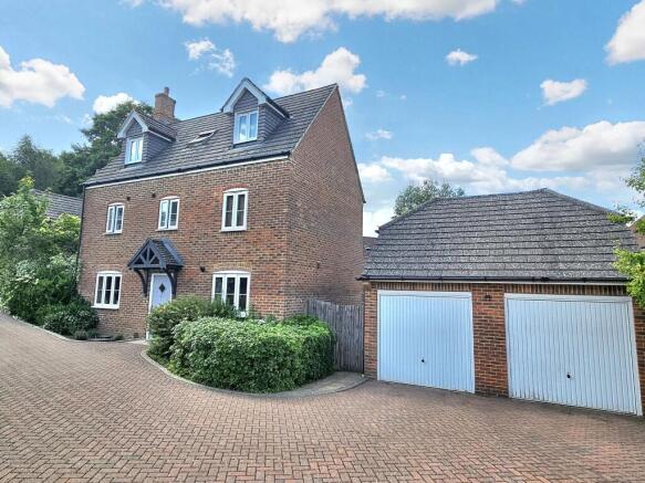 5 bed property, in New Heritage Way, £550,000