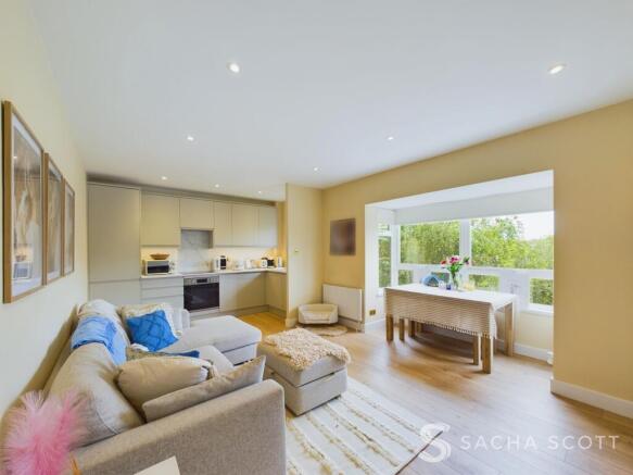 2 bed property, in Southwood Close, £315,000