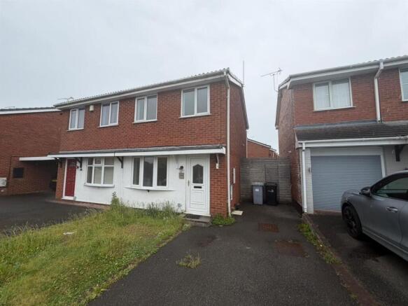 2 bed property, in Cromer Drive, £160,000