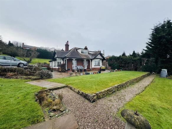 3 bed property, in Marford Hill, £650,000