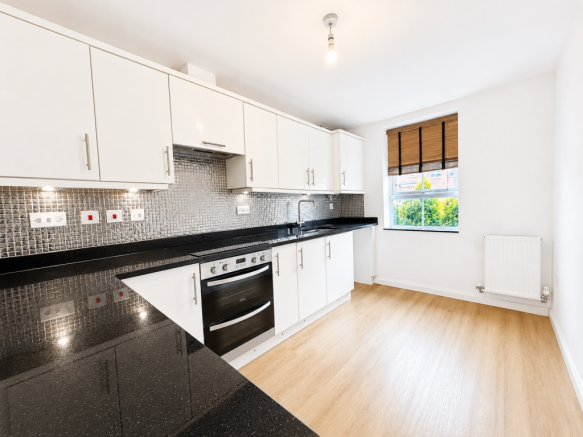 3 bed property, in Rimmer Grive, £245,000