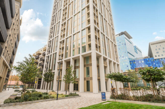 2 bed property, in Bouchon Point, £525,000