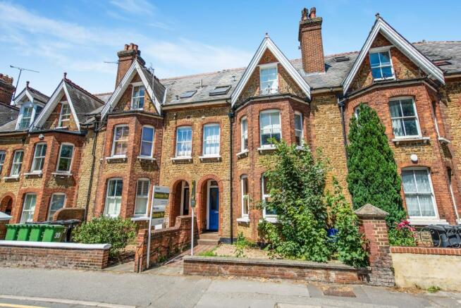 1 bed property, in York Road, £140,000