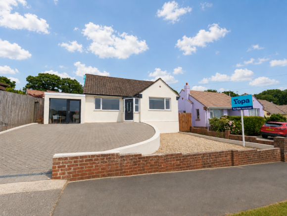2 bed property, in Moorland View, £300,000
