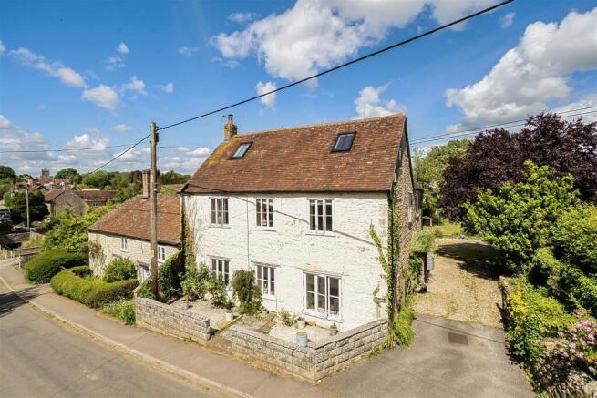 5 bed property, in Stourton Caundle, £575,000