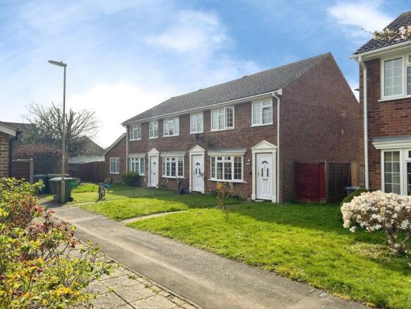 3 bed property, in Pamber Heath, £324,950