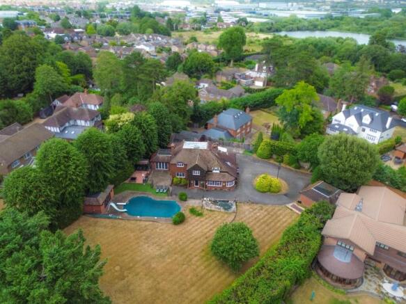 5 bed property, in Yewlands, £1,500,000