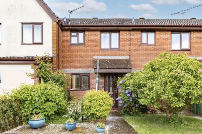 2 bed property, in Oakapple Close, £315,000