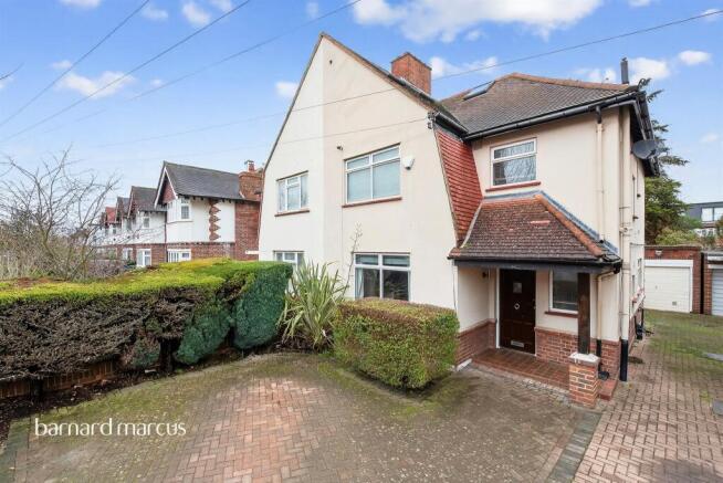 4 bed property, in Clarence Avenue, £900,000