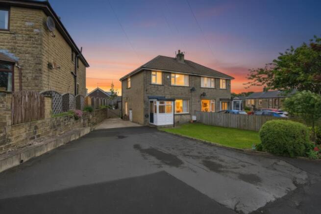 3 bed property, in Slaithwaite Road, £259,000