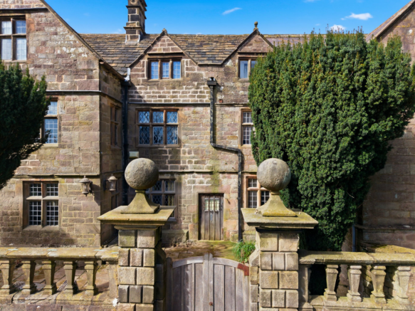 16 bed property, in Derbyshire Country House, £2,500,000