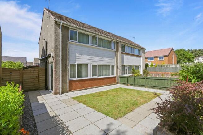 2 bed property, in Heol Mynydd, £240,000