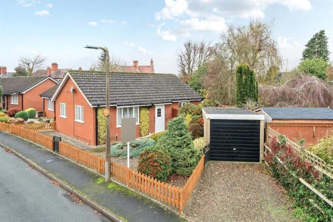 2 bed property, in Eckford Park, £209,950