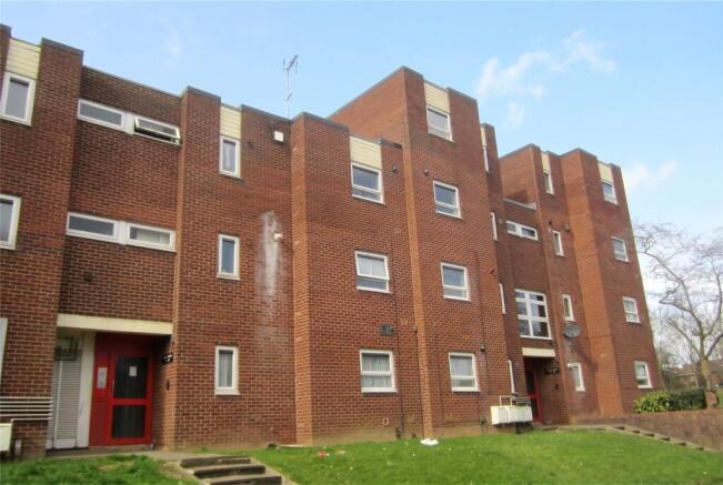 1 bed property, in Beaconsfield, £40,000