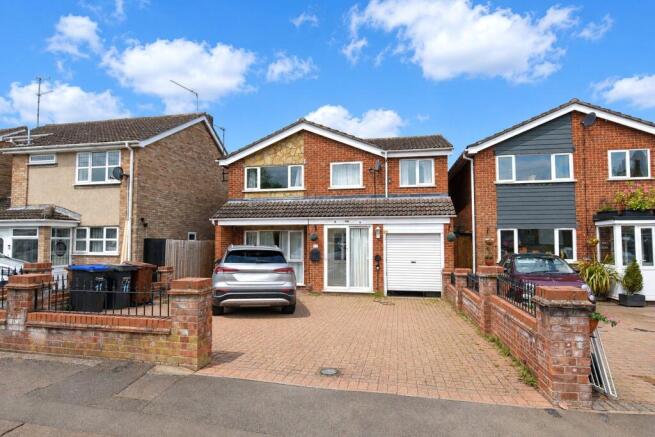 4 bed property, in Reynard Way, £395,000