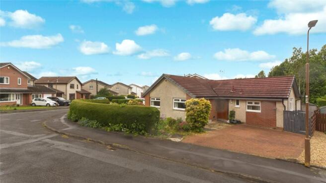 3 bed property, in Kenningknowes Road, £375,000