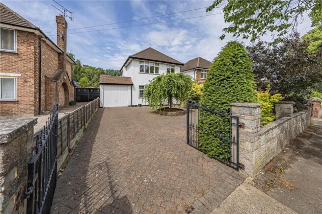 3 bed property, in Colne Avenue, £750,000