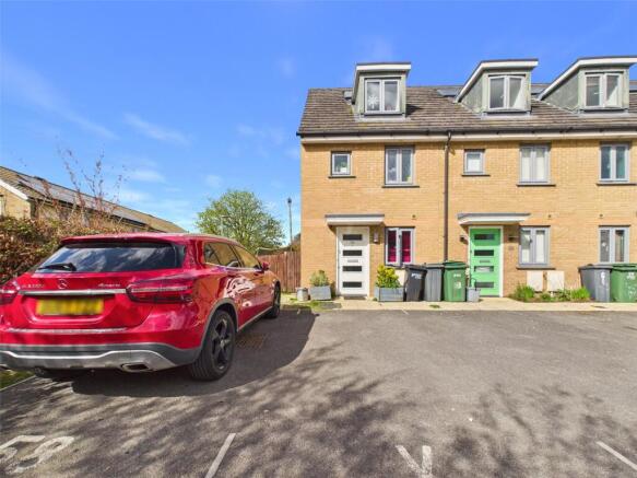 2 bed property, in Graces Field, £274,000