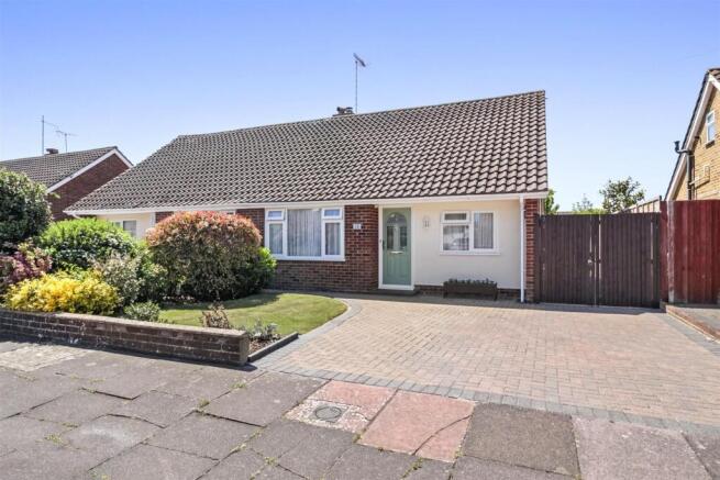3 bed property, in Cuckfield Crescent, £425,000