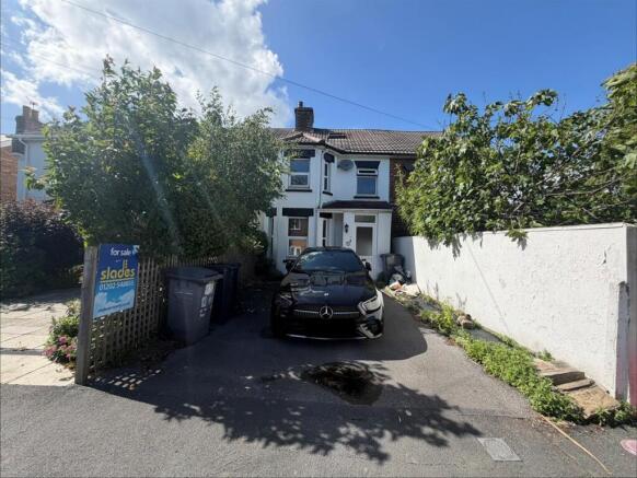 3 bed property, in Victoria Road, £279,950