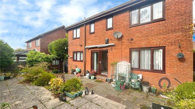 4 bed property, in Spinners Way, £335,000