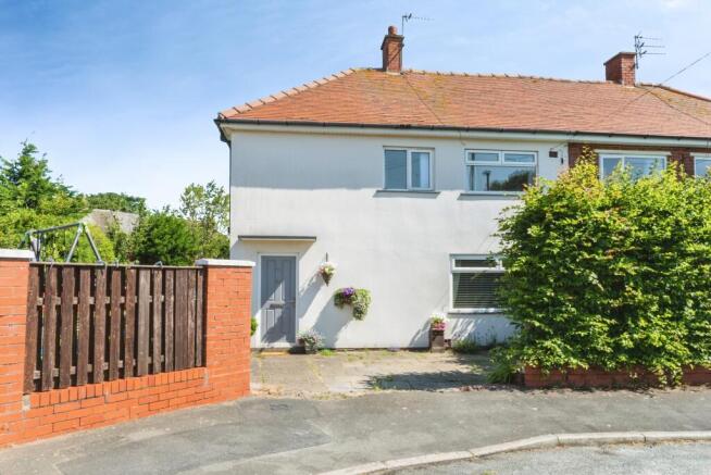 3 bed property, in Lawson Road, £250,000