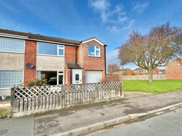 3 bed property, in Freshney Close, £225,000