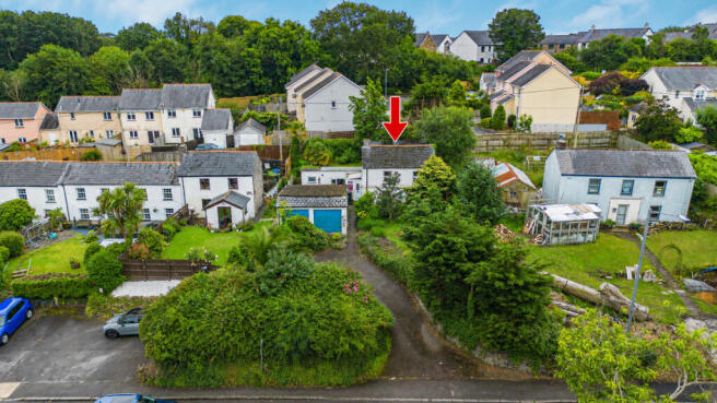 3 bed property, in Holmbush Road, £269,950