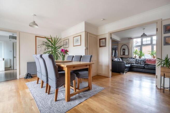 4 bed property, in Park Crescent, £535,000