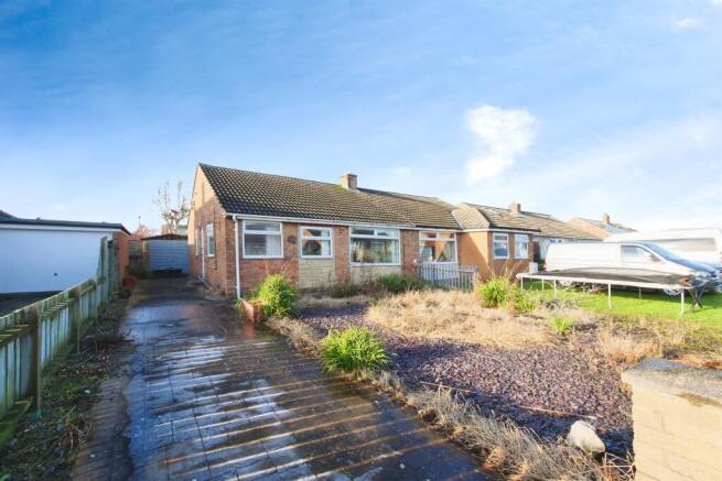 2 bed property, in Fern Close, £175,000