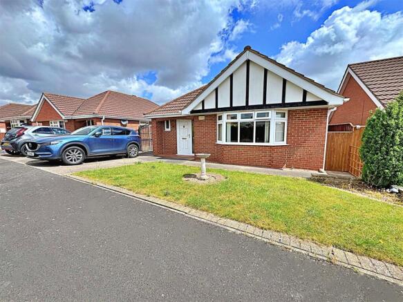 3 bed property, in Heythrop Road, £270,000