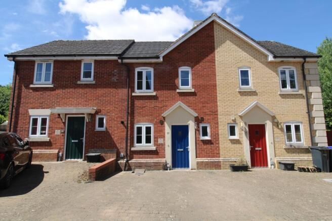 2 bed property, in Woodbury Rise, £285,000