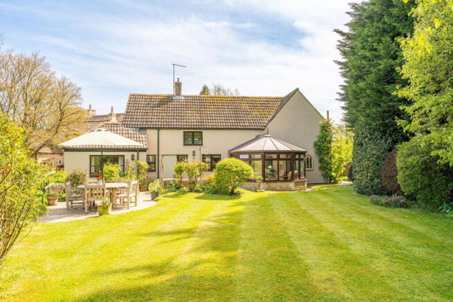 4 bed property, in Upper Castle Combe, £950,000