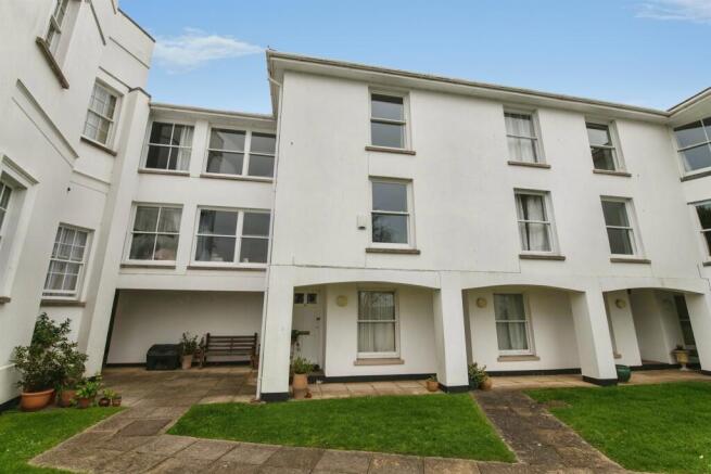 3 bed property, in Colleton Crescent, £375,000