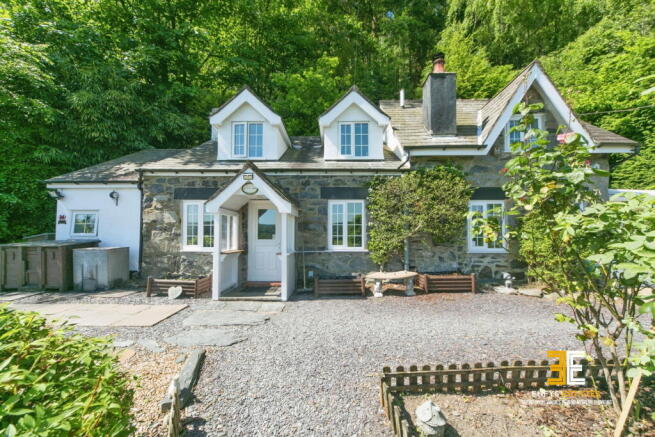 2 bed property, in Trefriw LL27, £345,000