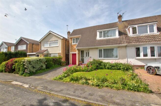 3 bed property, in St. Michaels Crescent, £199,950