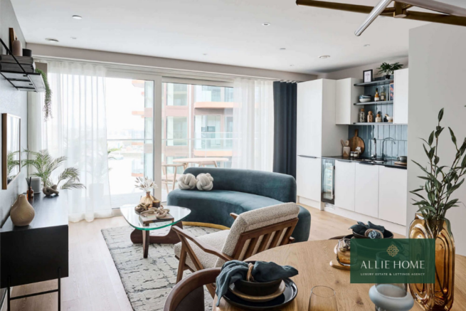 1 bed property, in Southlake Road, £330,000