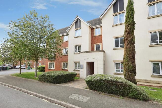 2 bed property, in Cordelia Close, £180,000