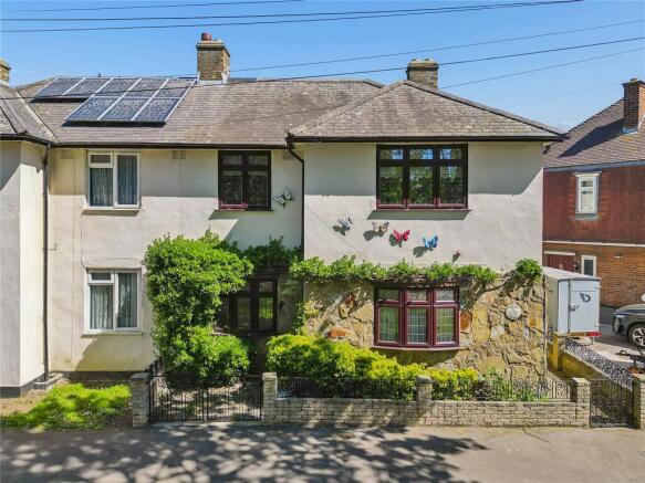 4 bed property, in Wood Lane, £550,000