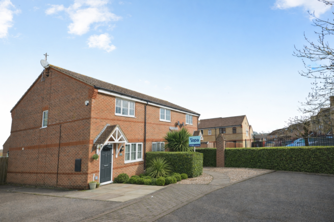2 bed property, in Wansbeck Close, £335,000