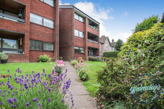 2 bed property, in Lealholme Court, £220,000