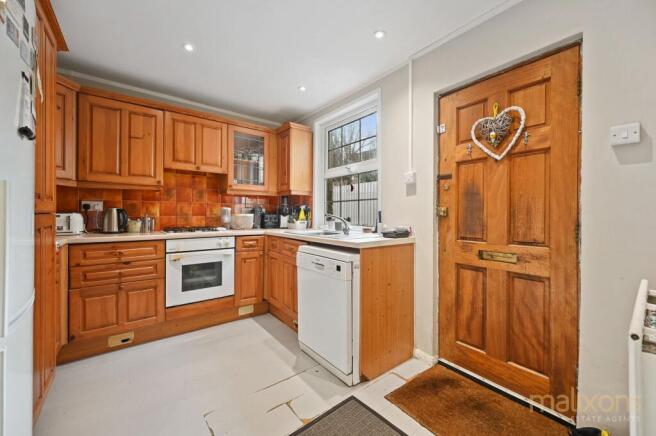 2 bed property, in Beulah Road, £175,000