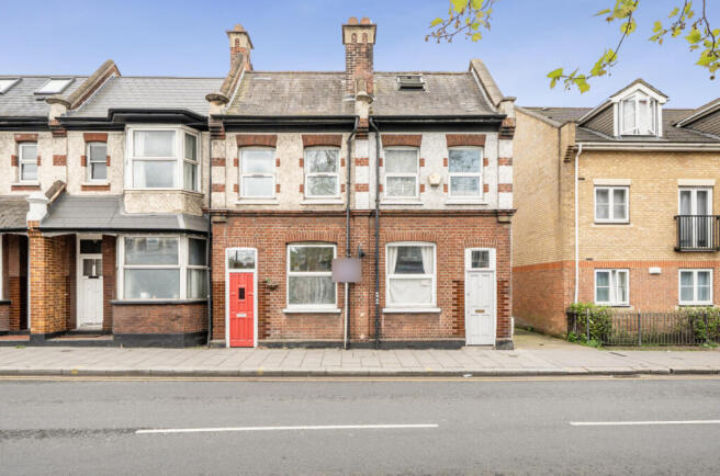 2 bed property, in Southbridge Road, £300,000