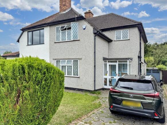 3 bed property, in Bushey Avenue, £600,000