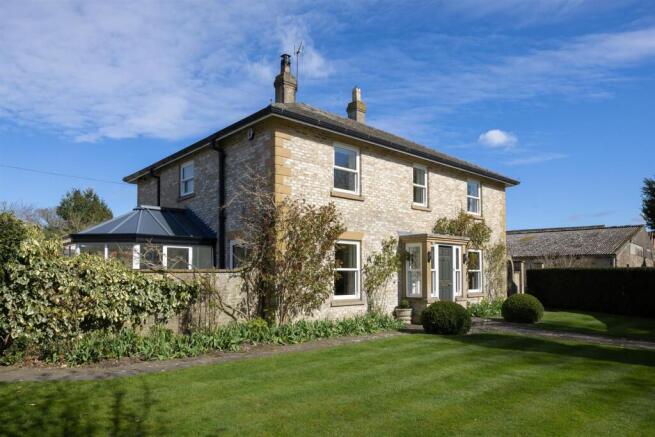 5 bed property, in Somnerfield House, £900,000