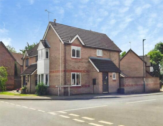 3 bed property, in Longstock Close, £220,000