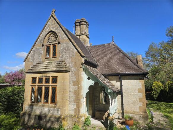 2 bed property, in Chilton Cantelo, £500,000