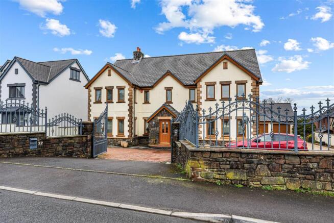 7 bed property, in Heol Hen, £700,000