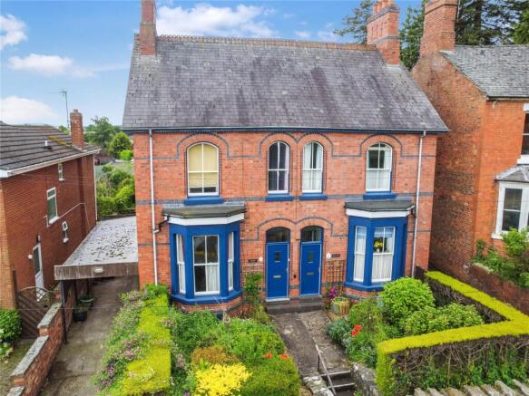 3 bed property, in Park View, £220,000