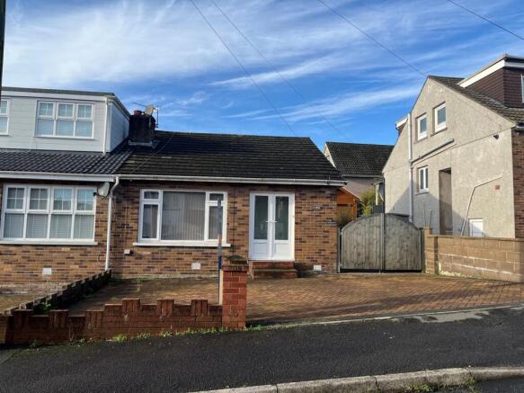 2 bed property, in Caer Efail, £200,000